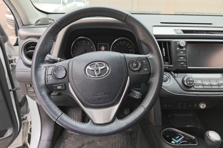 Used Toyota RAV4 2016 2.0L CVT Two-Wheel Drive Smart Edition China V Standard Steering Wheel