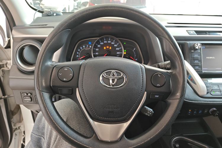 Used Toyota RAV4 2016 2.0L CVT Two-Wheel Drive Comfort Edition China V Standard Steering Wheel