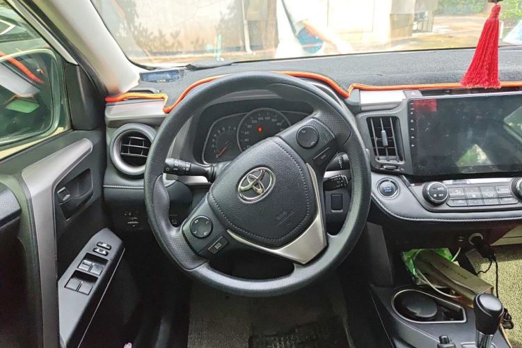 Used Toyota RAV4 2016 2.0L CVT Two-Wheel Drive Comfort Edition China V Standard Steering Wheel