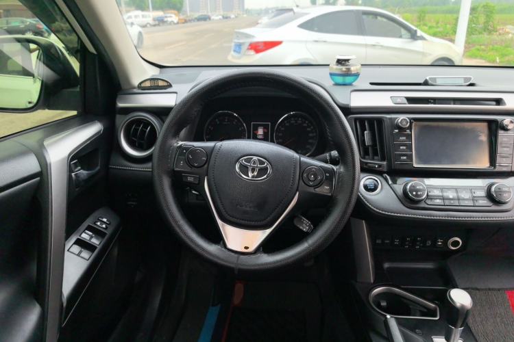 Used Toyota RAV4 2016 2.0L CVT 4x4 New Edition China V Standard Steering Wheel