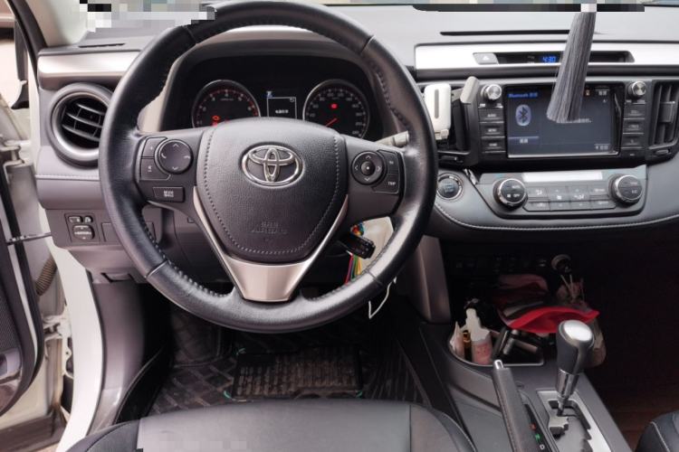 Used Toyota RAV4 2016 2.0L CVT Two-Wheel Drive Smart Edition China V Standard Steering Wheel