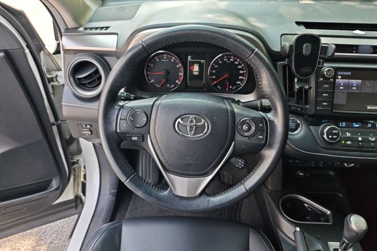Used Toyota RAV4 2016 2.0L CVT Two-Wheel Drive Smart Edition China V Standard Steering Wheel