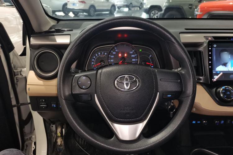 Used Toyota RAV4 2016 2.0L CVT Two-Wheel Drive Urban Edition China V Standard Steering Wheel