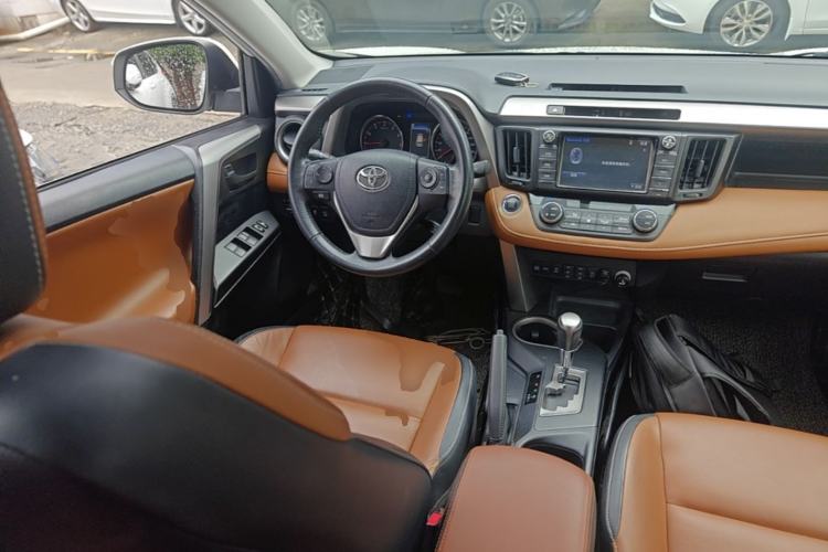 Used Toyota RAV4 2016 2.5L Automatic 4x4 Elite Edition Steering Wheel