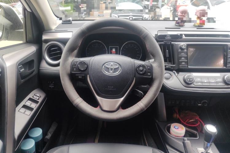 Used Toyota RAV4 2016 2.5L Automatic 4x4 Elite Edition Steering Wheel
