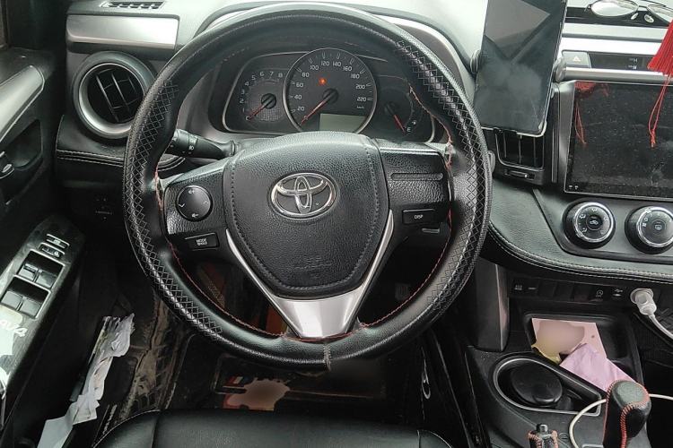 Used Toyota RAV4 2016 2.0L CVT Two-Wheel Drive Urban Edition China V Standard Steering Wheel