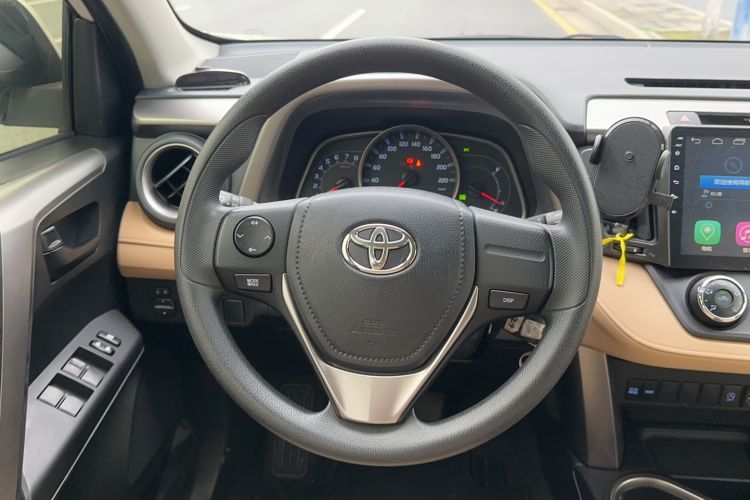 Used Toyota RAV4 2016 2.0L CVT Two-Wheel Drive Urban Edition China V Standard Steering Wheel