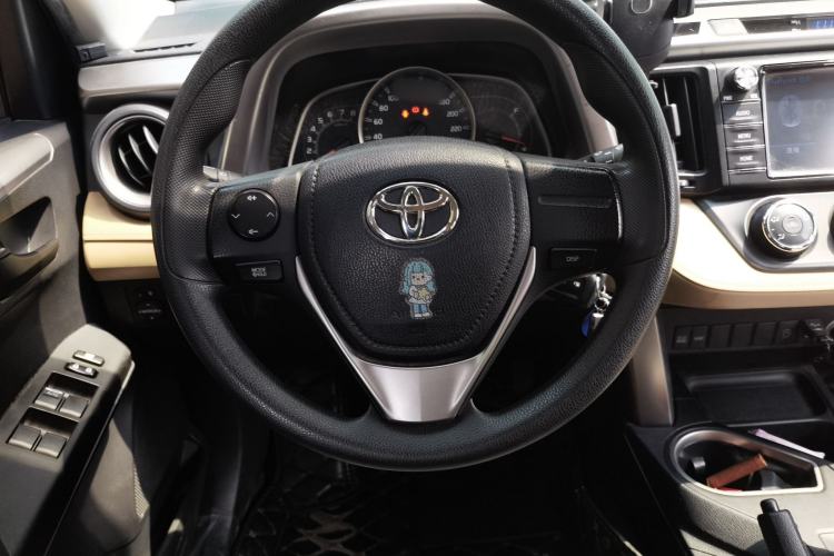 Used Toyota RAV4 2016 2.0L CVT Two-Wheel Drive Urban Edition China V Standard Steering Wheel