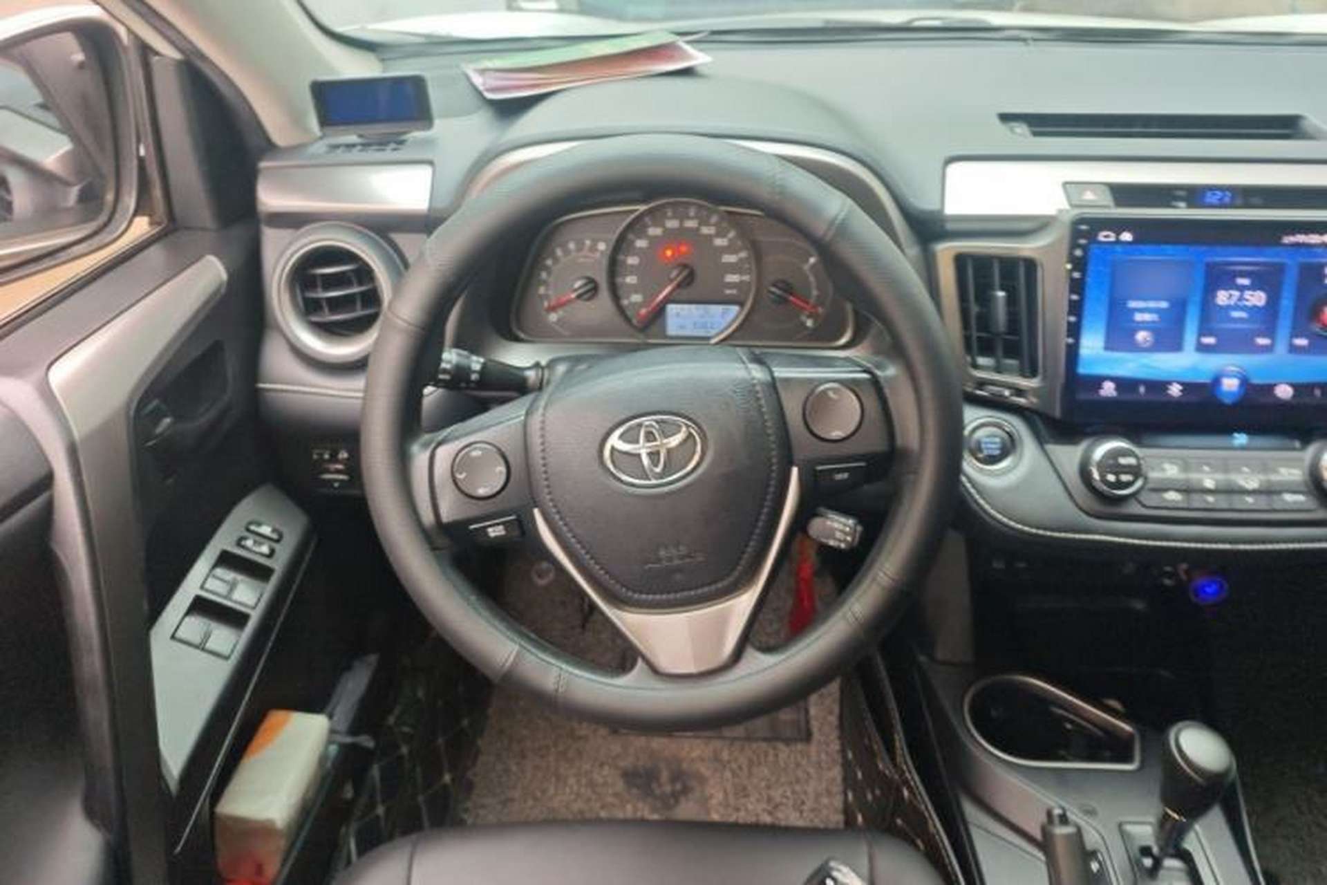 Used Toyota RAV4 2016 2.0L CVT Two-Wheel Drive Fashion Edition China V Standard Steering Wheel