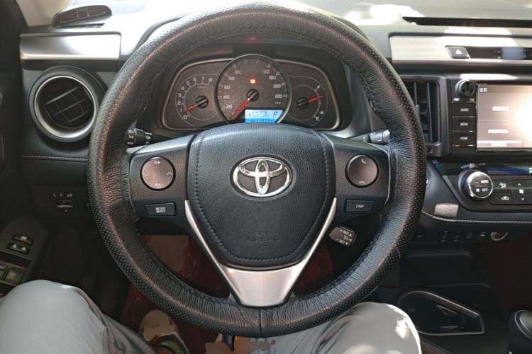 Used Toyota RAV4 2016 2.0L CVT Two-Wheel Drive Comfort Edition China V Standard Steering Wheel