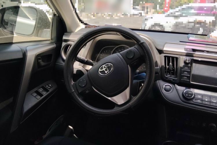 Used Toyota RAV4 2016 2.0L CVT Two-Wheel Drive Fashion Edition China V Standard Steering Wheel