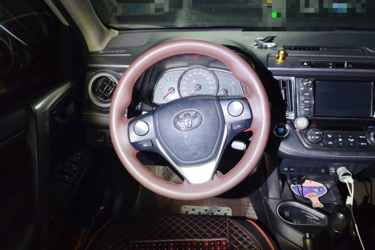 Used Toyota RAV4 2016 2.0L CVT Two-Wheel Drive Fashion Edition China V Standard Steering Wheel