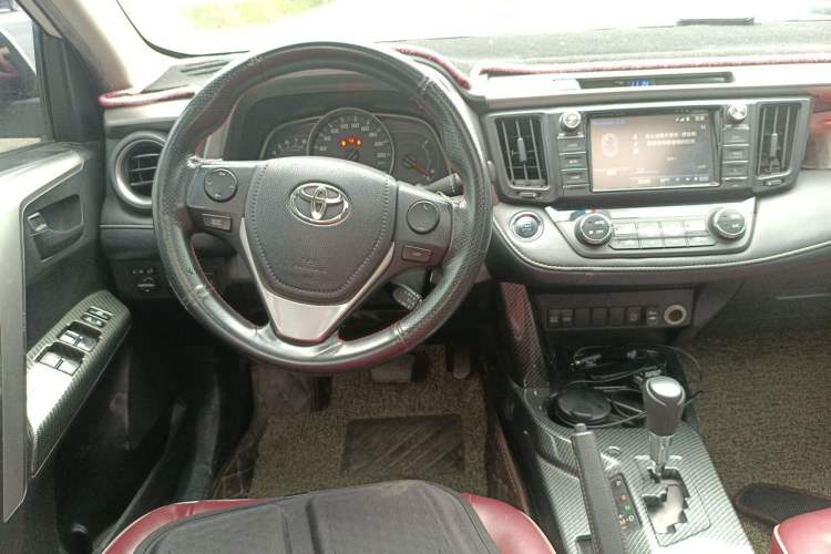 Used Toyota RAV4 2016 2.0L CVT Two-Wheel Drive Fashion Edition China V Standard Steering Wheel