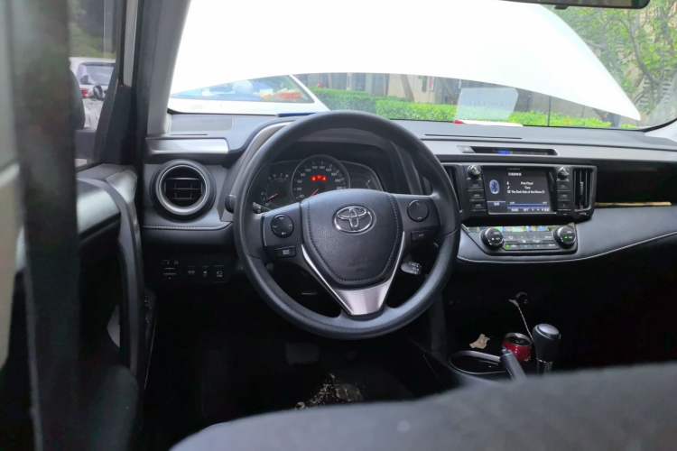Used Toyota RAV4 2016 2.0L CVT Two-Wheel Drive Comfort Edition China V Standard Steering Wheel