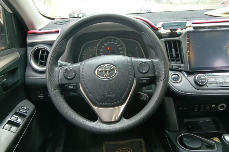 Used Toyota RAV4 2016 2.0L CVT Two-Wheel Drive Comfort Edition China V Standard Steering Wheel