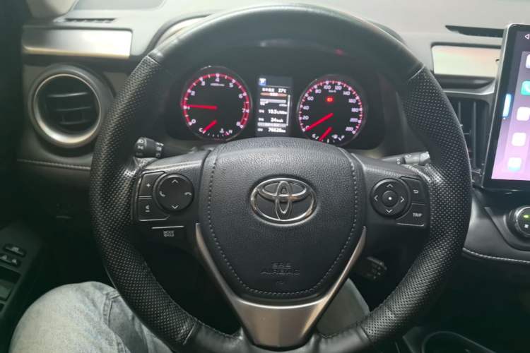 Used Toyota RAV4 2016 2.5L Automatic 4x4 Elite Edition Steering Wheel