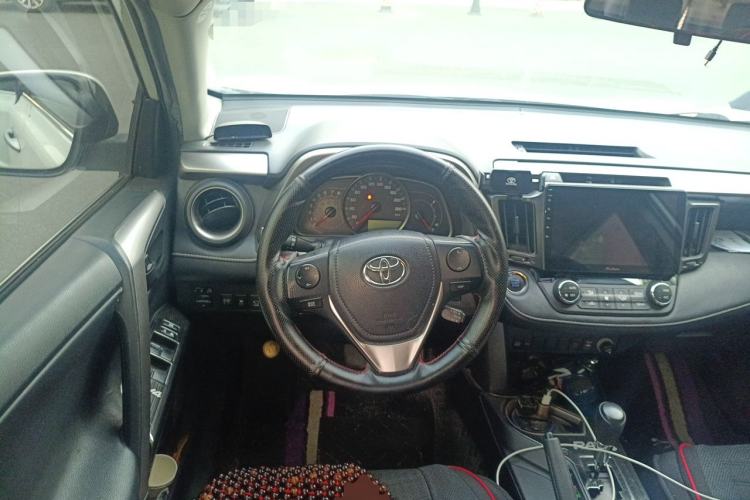 Used Toyota RAV4 2016 2.0L CVT Two-Wheel Drive Fashion Edition China V Standard Steering Wheel