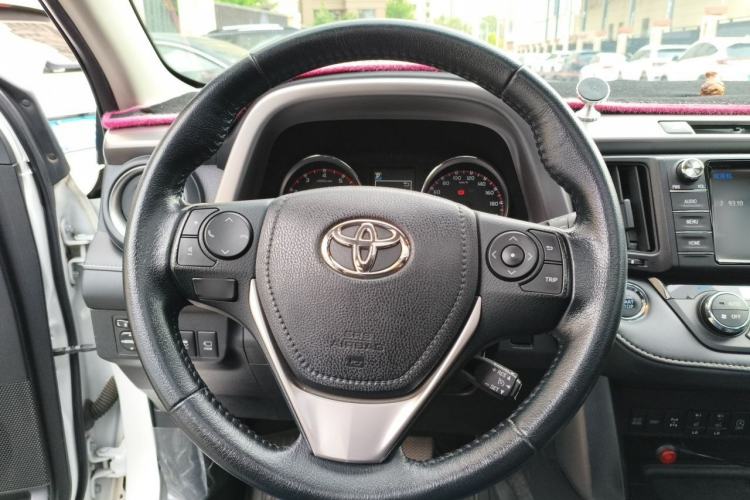 Used Toyota RAV4 2016 2.5L Automatic 4x4 Elite Edition Steering Wheel
