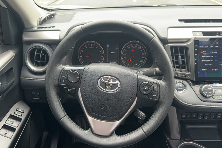Used Toyota RAV4 2016 2.5L Automatic 4x4 Elite Edition Steering Wheel