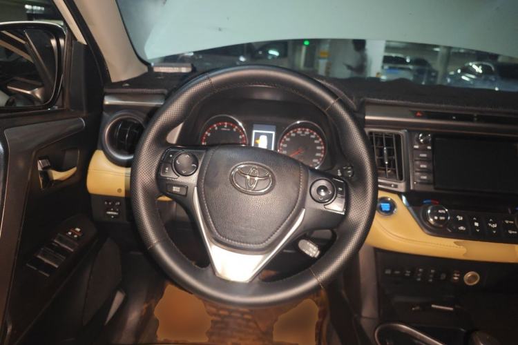 Used Toyota RAV4 2016 2.0L CVT 4x4 New Edition China V Standard Steering Wheel