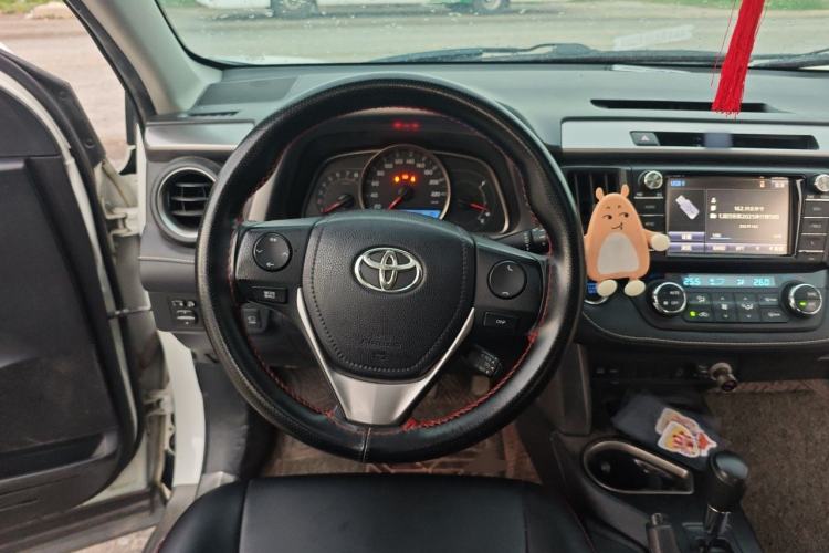 Used Toyota RAV4 2016 2.0L CVT Two-Wheel Drive Fashion Edition China V Standard Steering Wheel