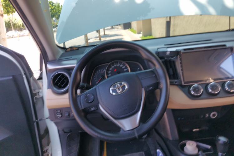 Used Toyota RAV4 2016 2.0L CVT Two-Wheel Drive Urban Edition China V Standard Steering Wheel