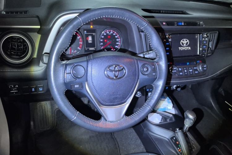 Used Toyota RAV4 2016 2.0L CVT Two-Wheel Drive Smart Edition China V Standard Steering Wheel