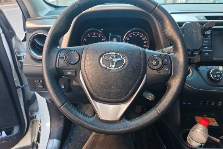 Used Toyota RAV4 2016 2.0L CVT Two-Wheel Drive Smart Edition China V Standard Steering Wheel