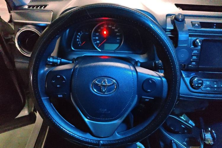 Used Toyota RAV4 2016 2.0L CVT Two-Wheel Drive Fashion Edition China V Standard Steering Wheel