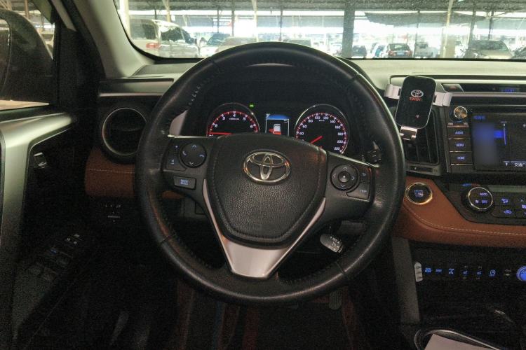 Used Toyota RAV4 2016 2.5L Automatic 4x4 Elite Edition Steering Wheel