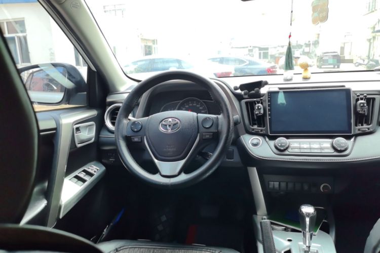 Used Toyota RAV4 2016 2.0L CVT Two-Wheel Drive Fashion Edition China V Standard Steering Wheel