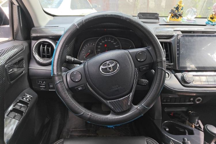 Used Toyota RAV4 2016 2.0L CVT Two-Wheel Drive Fashion Edition China V Standard Steering Wheel