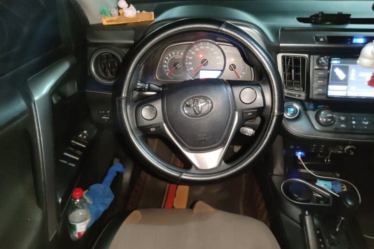 Used Toyota RAV4 2016 2.0L CVT Two-Wheel Drive Comfort Edition China V Standard Steering Wheel