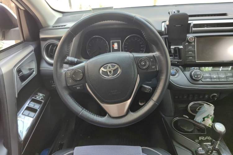 Used Toyota RAV4 2016 2.0L CVT 4x4 New Edition China V Standard Steering Wheel