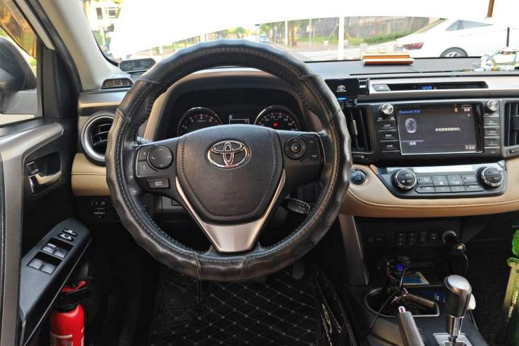 Used Toyota RAV4 2016 2.0L CVT Two-Wheel Drive Smart Edition China V Standard Steering Wheel