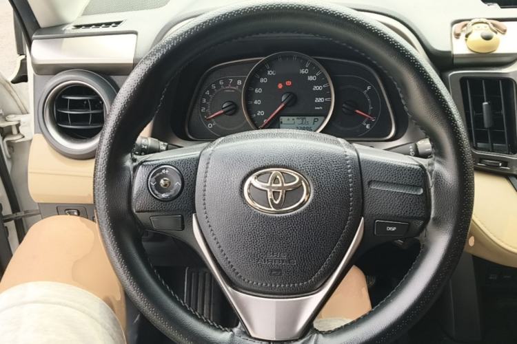 Used Toyota RAV4 2016 2.0L CVT Two-Wheel Drive Urban Edition China V Standard Steering Wheel