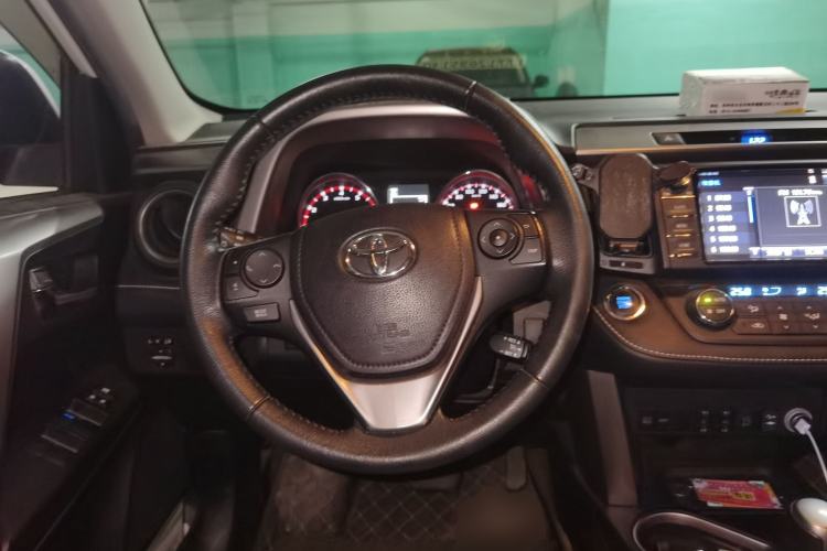 Used Toyota RAV4 2016 2.0L CVT Two-Wheel Drive Smart Edition China V Standard Steering Wheel