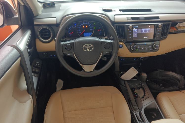 Used Toyota RAV4 2016 2.0L CVT Two-Wheel Drive Fashion Edition China V Standard Steering Wheel
