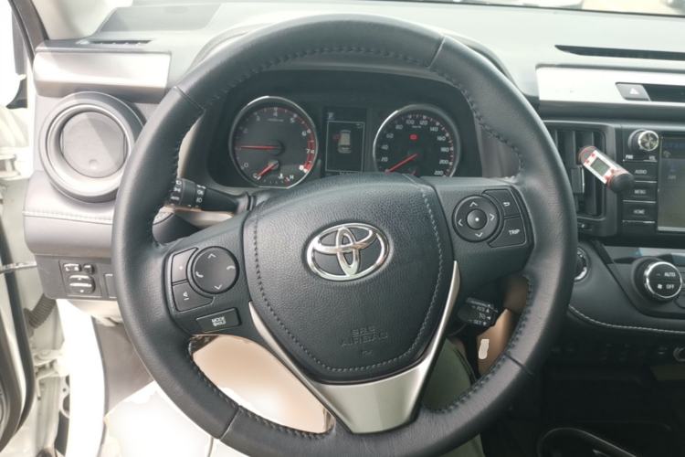 Used Toyota RAV4 2016 2.0L CVT Two-Wheel Drive Smart Edition China V Standard Steering Wheel