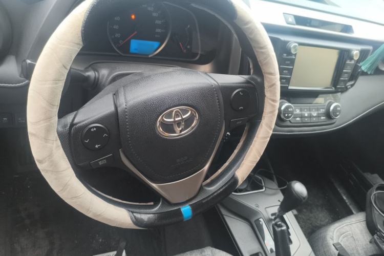Used Toyota RAV4 2016 2.0L CVT Two-Wheel Drive Comfort Edition China V Standard Steering Wheel