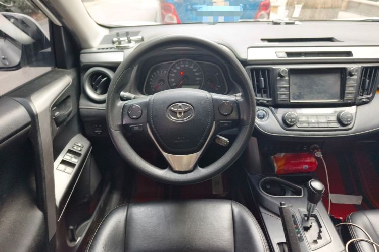 Used Toyota RAV4 2016 2.0L CVT Two-Wheel Drive Fashion Edition China V Standard Steering Wheel