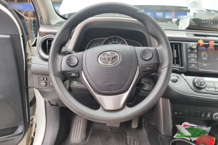 Used Toyota RAV4 2016 2.0L CVT Two-Wheel Drive Fashion Edition China V Standard Steering Wheel