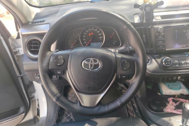 Used Toyota RAV4 2016 2.0L CVT Two-Wheel Drive Comfort Edition China V Standard Steering Wheel