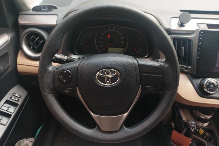 Used Toyota RAV4 2016 2.0L CVT Two-Wheel Drive Urban Edition China V Standard Steering Wheel