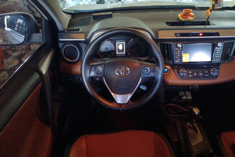Used Toyota RAV4 2016 2.5L Automatic 4x4 Elite Edition Steering Wheel