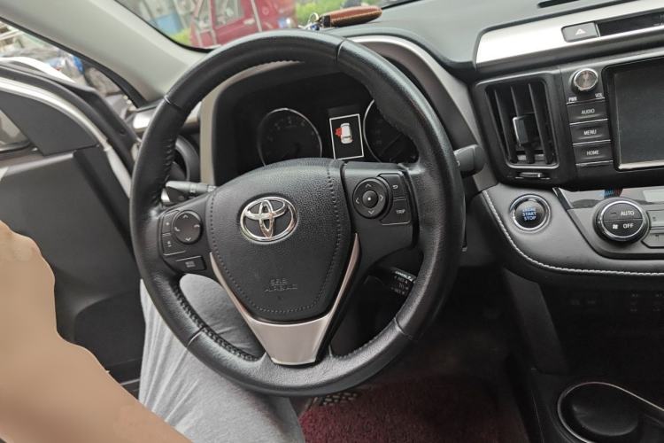 Used Toyota RAV4 2016 2.0L CVT Two-Wheel Drive Smart Edition China V Standard Steering Wheel