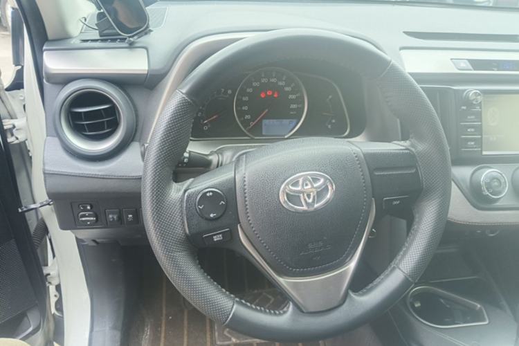 Used Toyota RAV4 2016 2.0L CVT Two-Wheel Drive Urban Edition China V Standard Steering Wheel