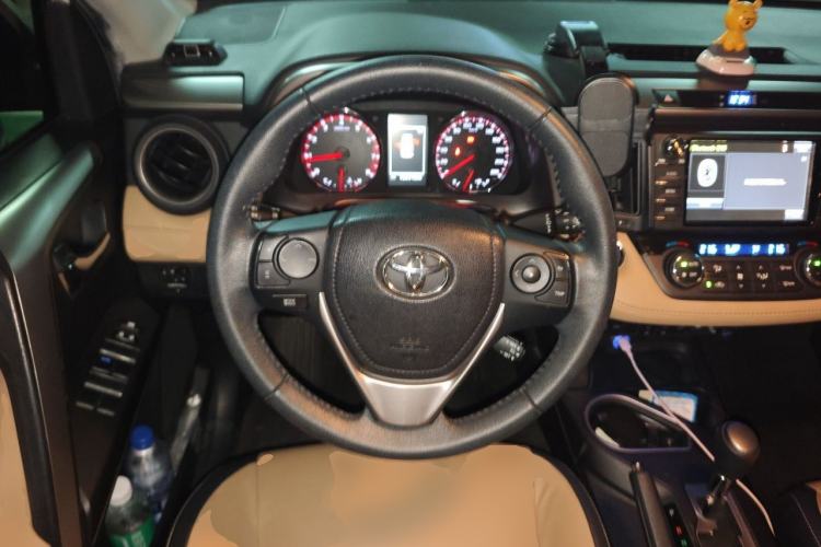 Used Toyota RAV4 2016 2.0L CVT Two-Wheel Drive Smart Edition China V Standard Steering Wheel