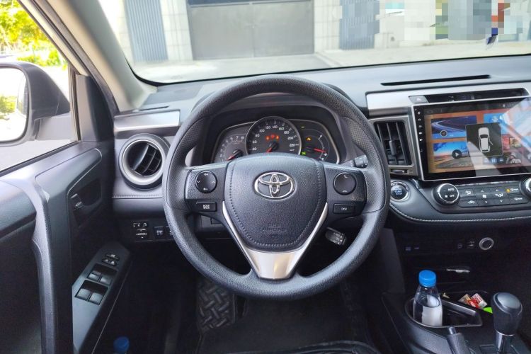 Used Toyota RAV4 2016 2.0L CVT Two-Wheel Drive Fashion Edition China V Standard Steering Wheel