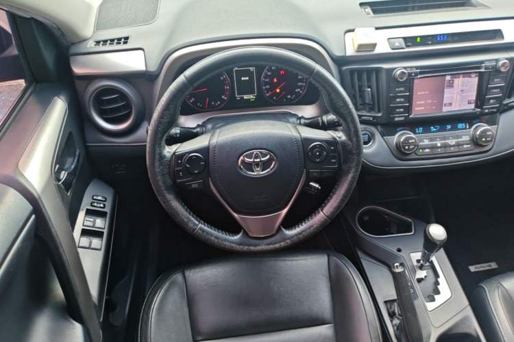 Used Toyota RAV4 2016 2.5L Automatic 4x4 Prestige Edition Steering Wheel